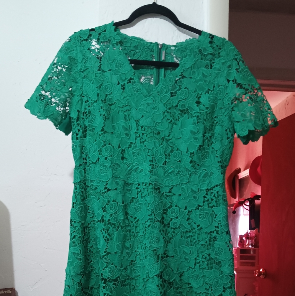 Elie Tahari Emerald Lace Design